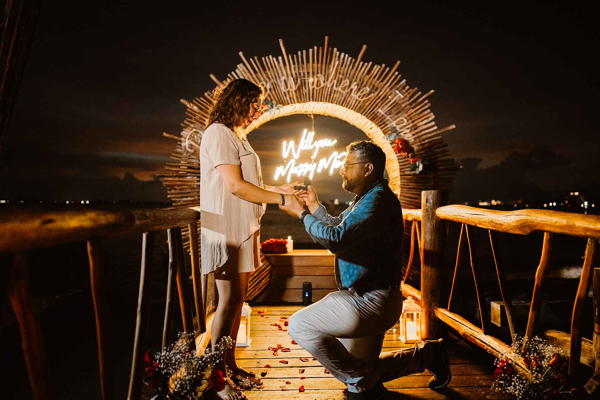 Propuesta de Matrimonio en Áakach Lagoon Deck for Weddings - Joel y Olivia